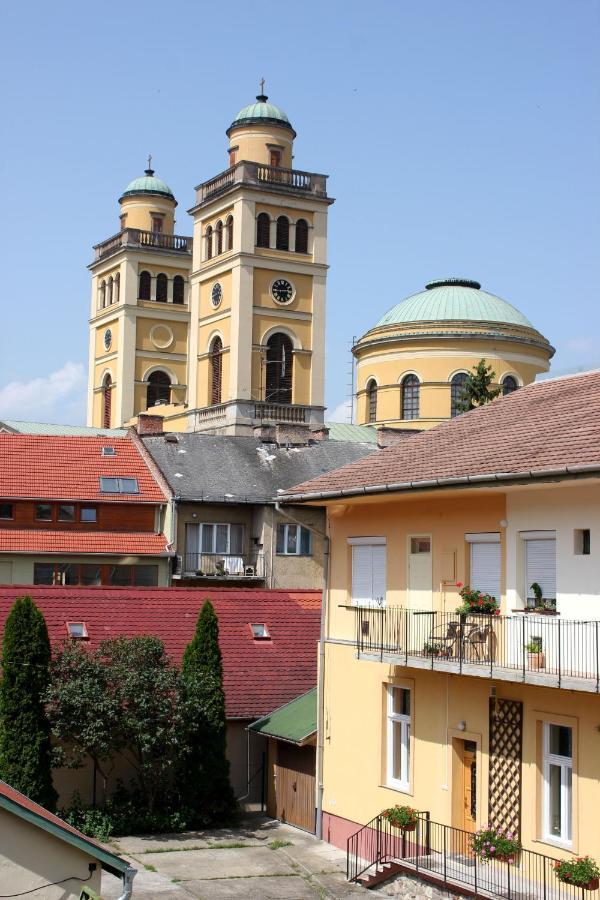Veva Apartman - Eger Maganszallashely Luaran gambar